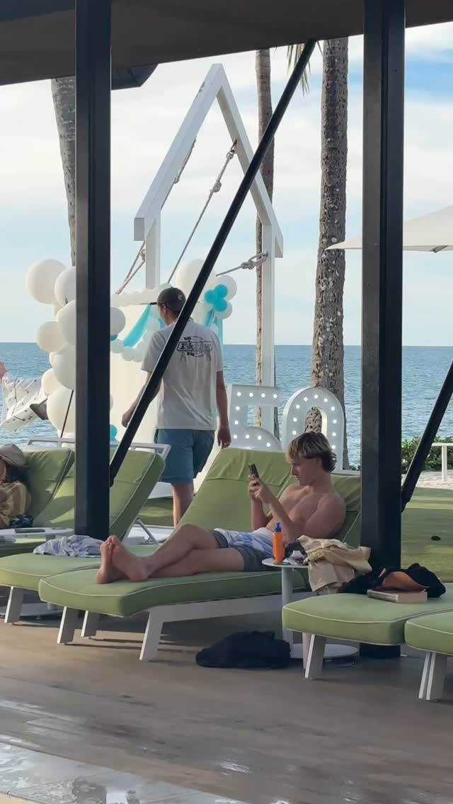 We Decorate. You Celebrate
@coralsearesort
@theballoon_emporium
#theballoonemporium #balloons #birthday #balloondecor