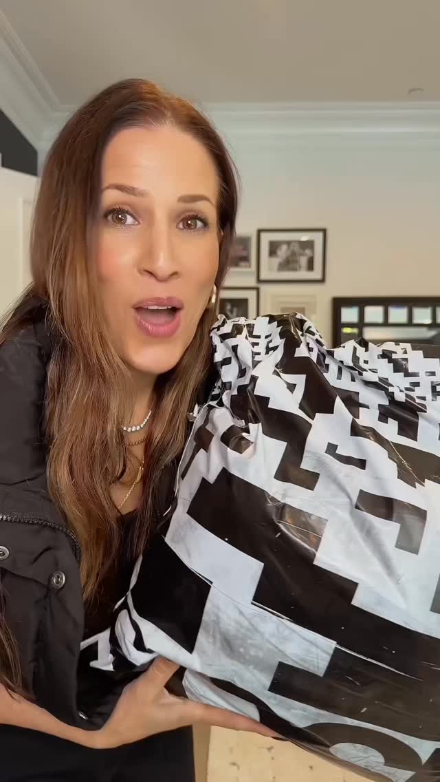 I love doing these clothing hauls with you live, no filter, no stalling just an honest opinion from your Stylist!😉💜
Comment below What do you love? What do you think I should send back! All is linked in my ShopMy in my bio
#asoshaul #tryonhaul #zebraprint #styleadvice #fashionover30