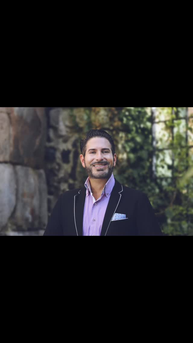 HEUTE 🌞 um 🕒 ERÖFFNUNG der FESTSPIELE 2026 in Gars mit Hannes MLENEK 🧑🎨🖼️ Die Burg erwacht in der Frühlingssonne, begleitet von Vogelgezwitscher, den ersten Blumen und wunderbaren Bildern im historischen Festsaal 🎶🌞🏰🌷
Eine besondere Atmosphäre liegt in der Luft und macht Vorfreude auf die Saison 2026 🤩 KunstBURG - OPER - KulturBURG - EventBURG 🎶😎 das alles sind die Festspiele in Gars - kommt vorbei - da ist wirklich für ALLE was dabei - Oper - Ausstellung - Lesung - Konzert - Diskussion - Liederabend - Kinderprogramm - Inklusion 👍 Nur 60 Minuten von Wien inmitten historischer Burgmauern im schönen Waldviertel🌲🌞 Let’s OPERA ❗️ @clemensunterreiner @operburggars_official @gars_ein_herrliches_fleckchen #ClemensUnterreiner #kunstburg #operburggars #kulturburg #eventburg 📸©️CU | Oper BURG GARS | A.Ch.Wulz |