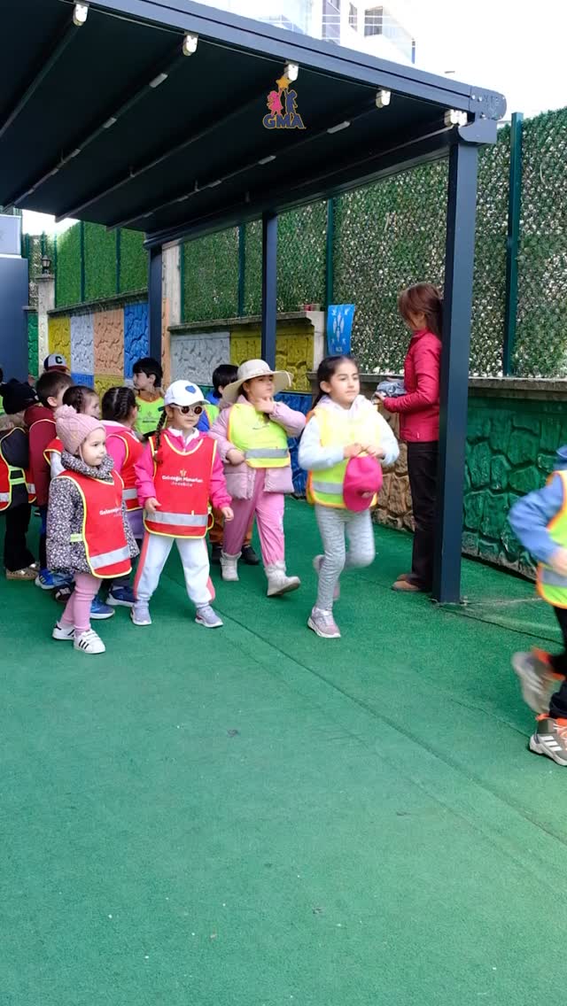 Öğrencilerimizle doğanın içinde anlamlı bir öğrenme deneyimi yaşadık.
Keşif yürüyüşleri yaptık, geleneksel sokak oyunları oynadık ve doğanın huzuru içinde hikâyeler okuduk.
Çünkü biz biliyoruz ki; çocuklar doğayı keşfettikçe merak eder, merak ettikçe öğrenir. 🌿
#anaokulu #safranbolu #karabük #geleceğinmimarlarıanaokulu #eğitim