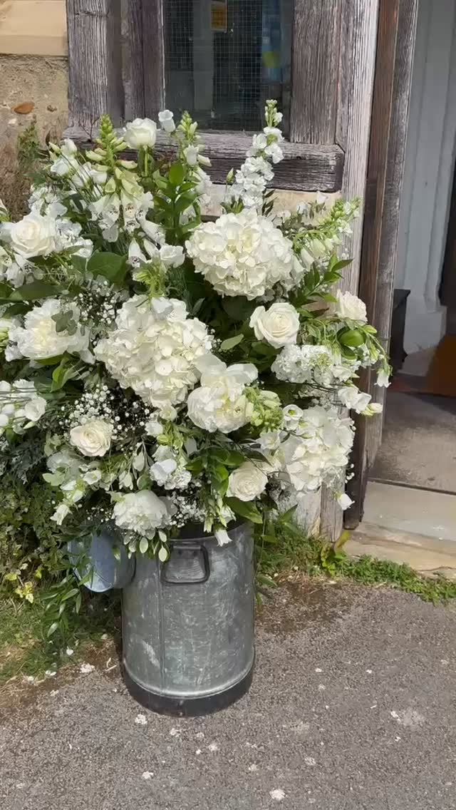 Wow! Next year is now 70% full already,
How mad is that!! 🥰. I’m truly grateful for all the lovely couples who have booked me already and can’t wait to design your wedding flowers.
#WeddingInspiration
#LuxuryWeddingFlorist
#EssexWeddingFlorist
#LondonBride
#BridalBouquet