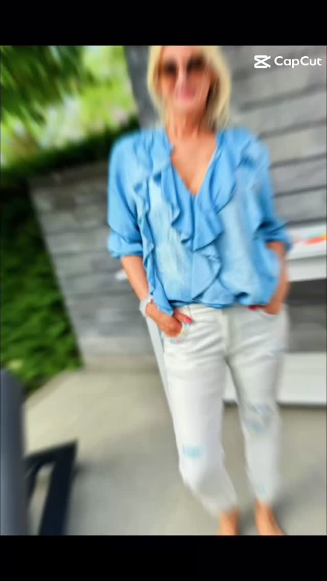 So macht Fashion einfach Spaß 💕✨
Lehn dich zurück, schnapp dir deinen Kaffee ☕ oder Tee 🍵 – und tauch ein in unser neues Mix & Match Video voller frischer, fröhlicher Looks 😍
Wir haben für dich Outfits zusammengestellt, die du ganz easy kombinieren kannst – egal ob lässig, elegant oder einfach WOW ✨
Ein paar Teile, unendlich viele Möglichkeiten… genau das lieben wir! 💫
💥 Und das Beste:
Alle Styles findest du jetzt direkt in unserem Shop – bereit, von dir entdeckt zu werden!
👉 Klick auf den Link in unserer Bio und sichere dir deine Lieblingslooks, bevor sie weg sind 🛍️
Sag uns unbedingt:
Welcher Look ist DEIN Favorit? 💬👇
#fashionboxx #ootd #styleinspo #mixandmatch #fashionliebe #outfitideen #damenmode #lookoftheday #instastyle #fashiondaily #modeblogger #outfitinspiration #trendlooks #shopnow #musthave #neuekollektion #fashionaddict #styleguide #outfitgoals #modeonline #kleiderliebe #fashionstore #onlineshoppen #styleoftheday