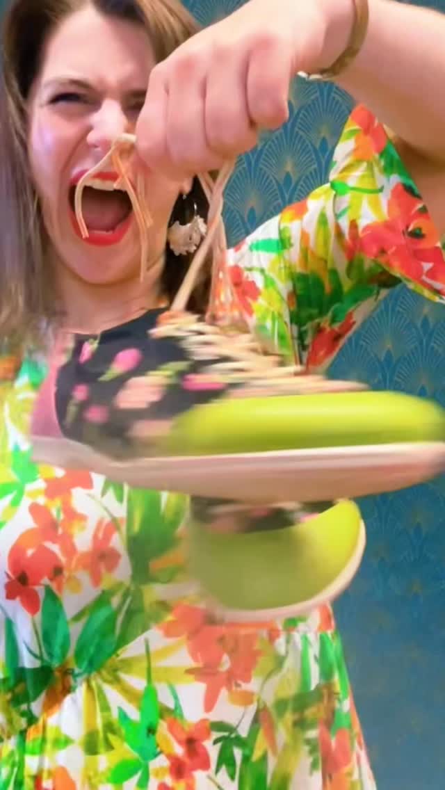 Endlich ist es wärmer und unsere Herzen schreien nach Sommerfarben. Heute zeige ich dir ein Outfit von Lana #geigerschuheundtextil #nachhaltig #mode #badwaldsee