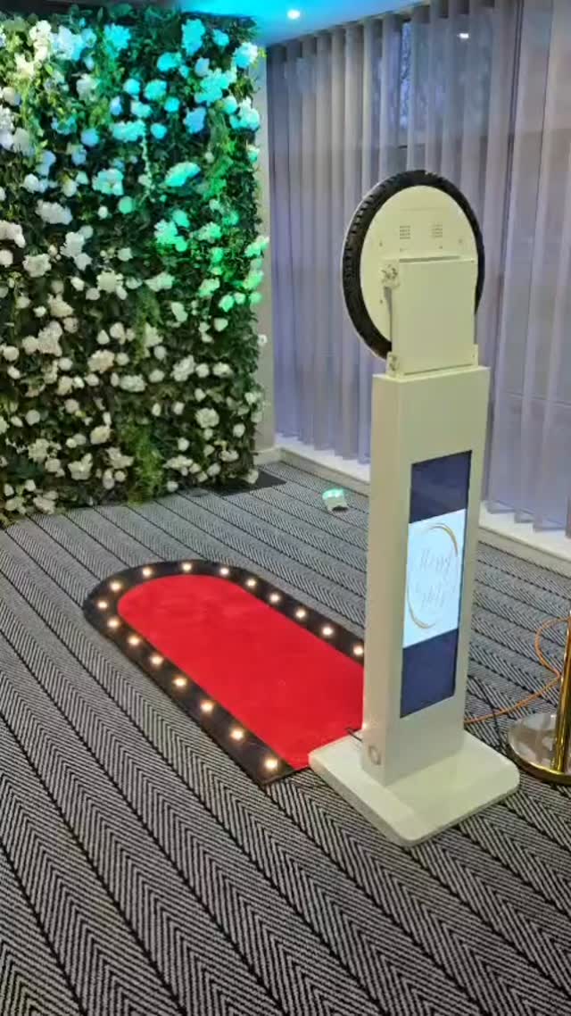 It's not us unless we add abit of Flossy Pots decor to the fun! !
• #photobooth
• #weddingfun
• #interactiveentertainment
• #weddinghost
• #emcee
• weddingmc
• eventhost