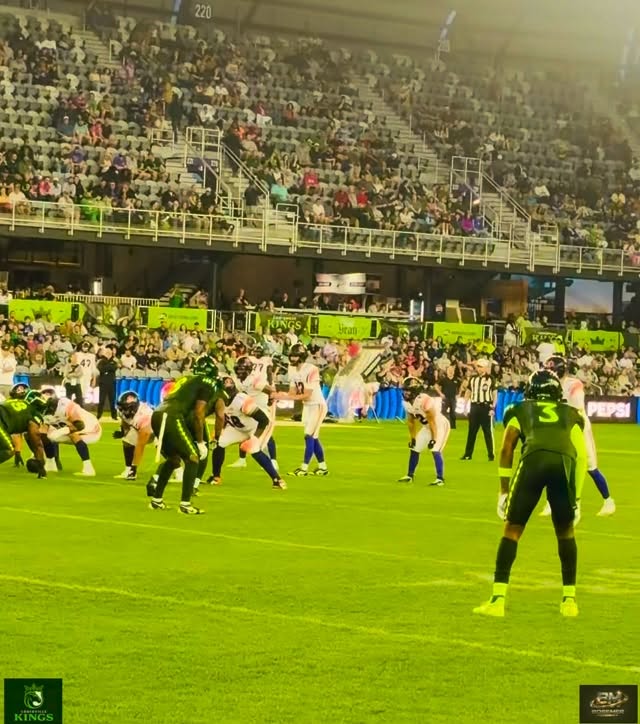 Here’s my near 9min highlight video of the game between the @uflkings & the @uflstorm at @lynnfamilystadium .
Unfortunately the
@uflkings lost in OT , as the @uflstorm were awarded 2pts due to a penalty called against the Kings in OT.
Final: 29-27.
@ufl x @uflkingscorner x @uflkingscourt
#football #unitedfootballleague #ufl