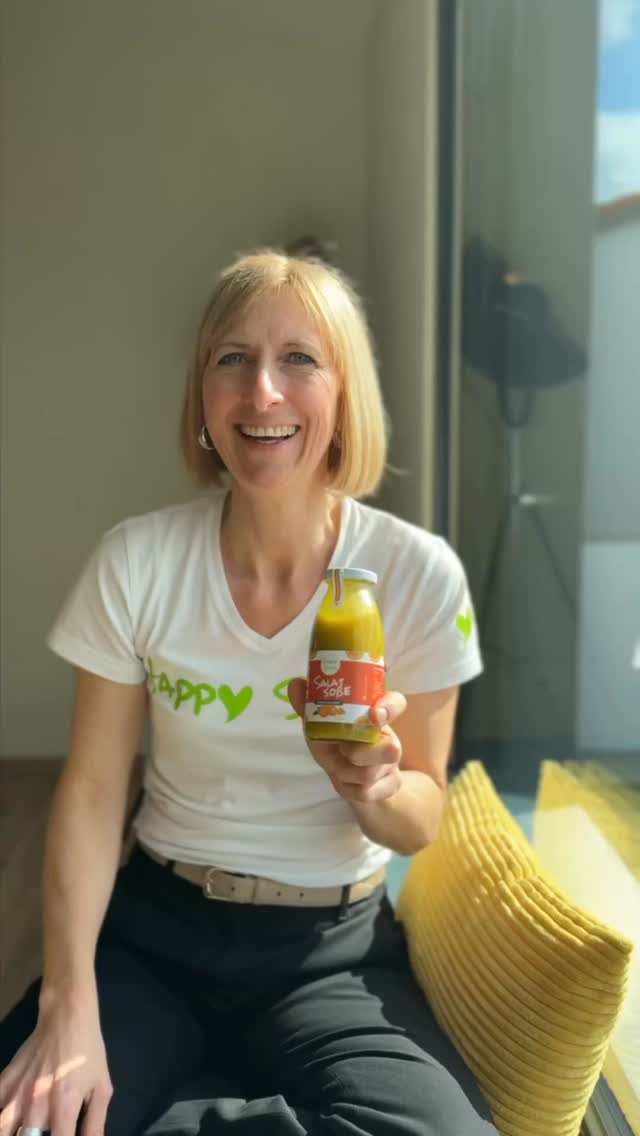 Du magst Salat, aber bitte nicht langweilig?
Dann solltest du unsere Salatsoße Orange & Curry probieren.
Die fruchtige Frische der Orange trifft auf eine feine Currynote und macht aus einem einfachen Salat etwas richtig Besonderes.
Für alle, die es aromatisch, überraschend und unkompliziert lecker mögen. 🧡🥗
Einfach öffnen, genießen und neu verlieben.
Würdest du Orange Curry probieren? 🤤
#happysalad#orangecurry#salatsoße#salatliebefoodinspiration