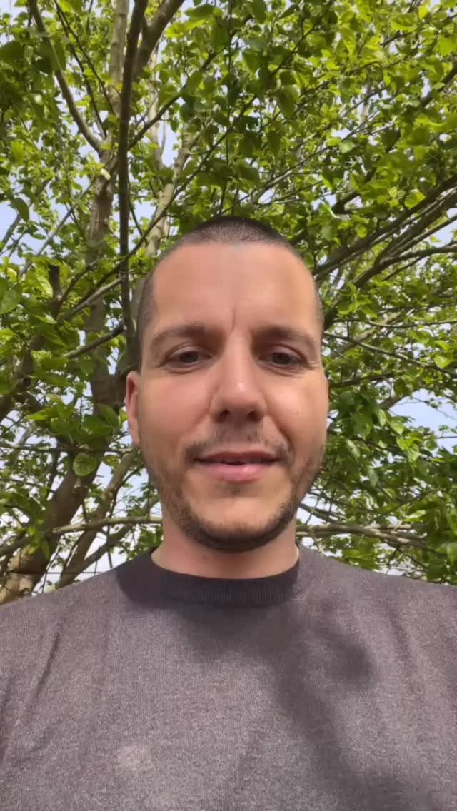 È fuori ora il mio nuovo singolo Forest Breath 🌿
con @mrjamescrossley
🧘Un respiro profondo,
🌷un viaggio dentro la natura.
🎧Ascoltalo ora
🟢spotify: https://open.spotify.com/intl-it/track/25gz2nAXL8HtcfYx6QtPdH?si=878ab04b1c394173
🔵amazon music: https://music.amazon.it/albums/B0GHT89RML?marketplaceId=APJ6JRA9NG5V4&musicTerritory=IT&ref=dm_sh_085EwqpTkA5FSO8RiqQsnK61H&trackAsin=B0GHT3M7YD
🔴youtube musica: https://www.youtube.com/watch?v=s6m7EOGO1r8&list=OLAK5uy_n7fJX45sZWZe4olvlC9d1kJ1R4ESJEDRE
⚫️apple music: https://music.apple.com/it/song/forest-breath/1870693294
#filippopigaiani #bagnodisuoni #campanetibetane #suonoterapia #handpanmusic
