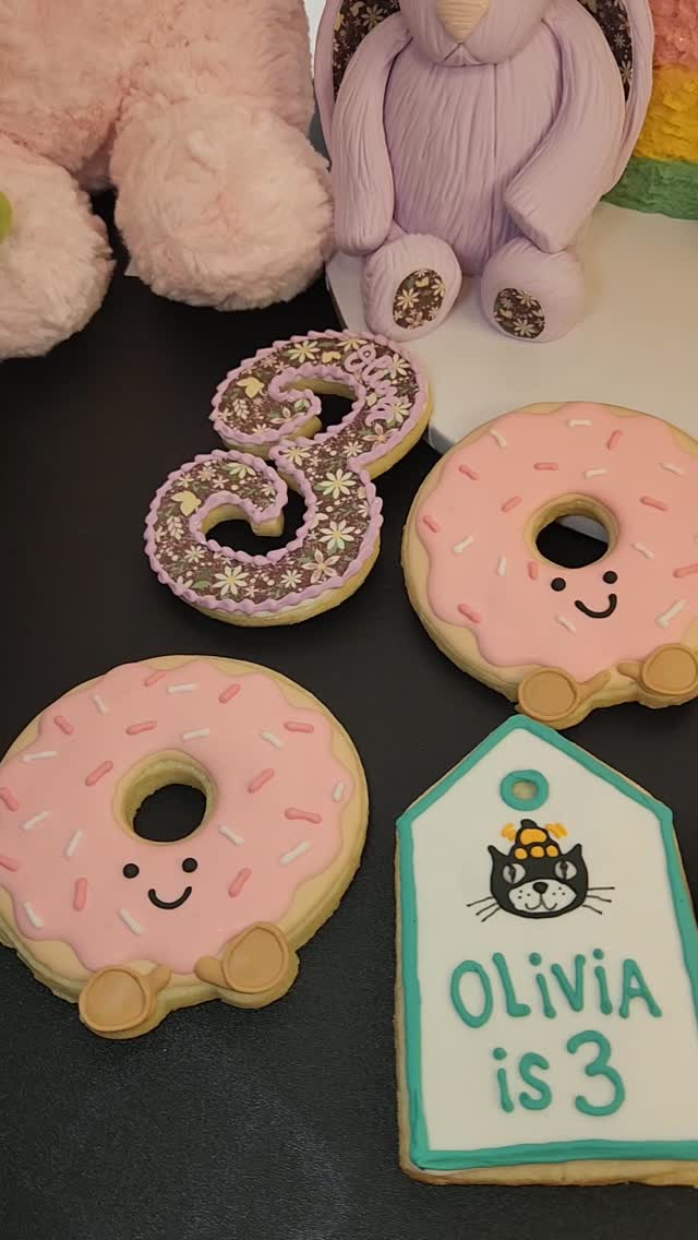Sweetest little Jellycat-inspired birthday setup for Olivia's 3rd Birthday 🧸🎂✨
Pastel cakes, happy donuts, the cutest cookies, and all the cuddly friends made this set feel straight out of a storybook 💕🐸🐰
Obsessed with every tiny detail on this one! 🌈🫶
#JellycatBirthday #BirthdayCookies #CustomCookies #BirthdayCake #PastelParty AtlantaBaker AtlantaCookies
@karmaconfectionsatl @jellycat