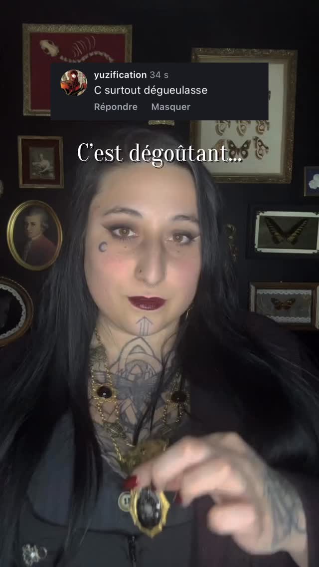 Non c’est pas dégoûtant, c’est la nature, cette hypocrisie qu’ont les gens en voyant la mort sous cette angle mais qu’un morceau de viande ne leur dérange pas (oui car la plupart qui trouvent ça dégoûtant mangent de la viande, bien que je n’ai pas de soucis avec ça, je trouve ça incohérent en sachant qu’avec mes créations je ne participe pas à l’exploitation/ maltraitance animale)
Bijoux alternatifs curiosités faits main, victorien gothique
Bijoux os et insectes