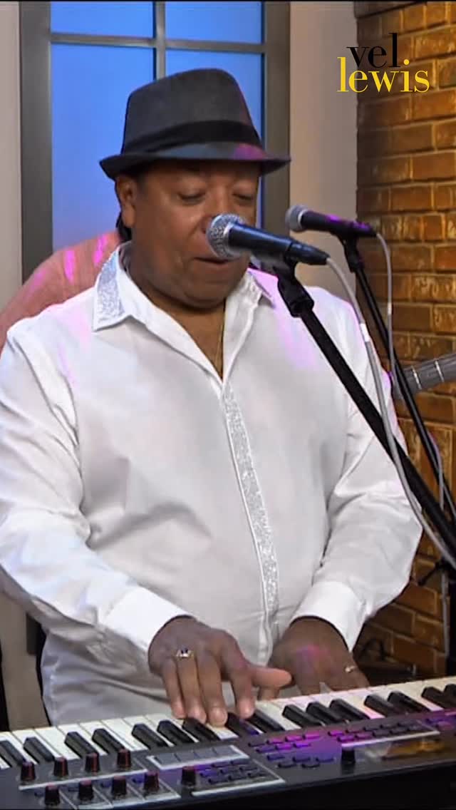 Thought you all might like to see these clips of me and my band doing sound checks before the actual taping of one of our appearances on the Great Day Houston TV show on KHOU 11 - a CBS affiliate station.
More performances on Vel Lewis Music YouTube Channel.
Follow Vel Lewis Music for more!
#VelLewisMusic #jazz #hammondorgan #hamfam #organ #music #grooving #live #performance #greatdayhouston #khou11
