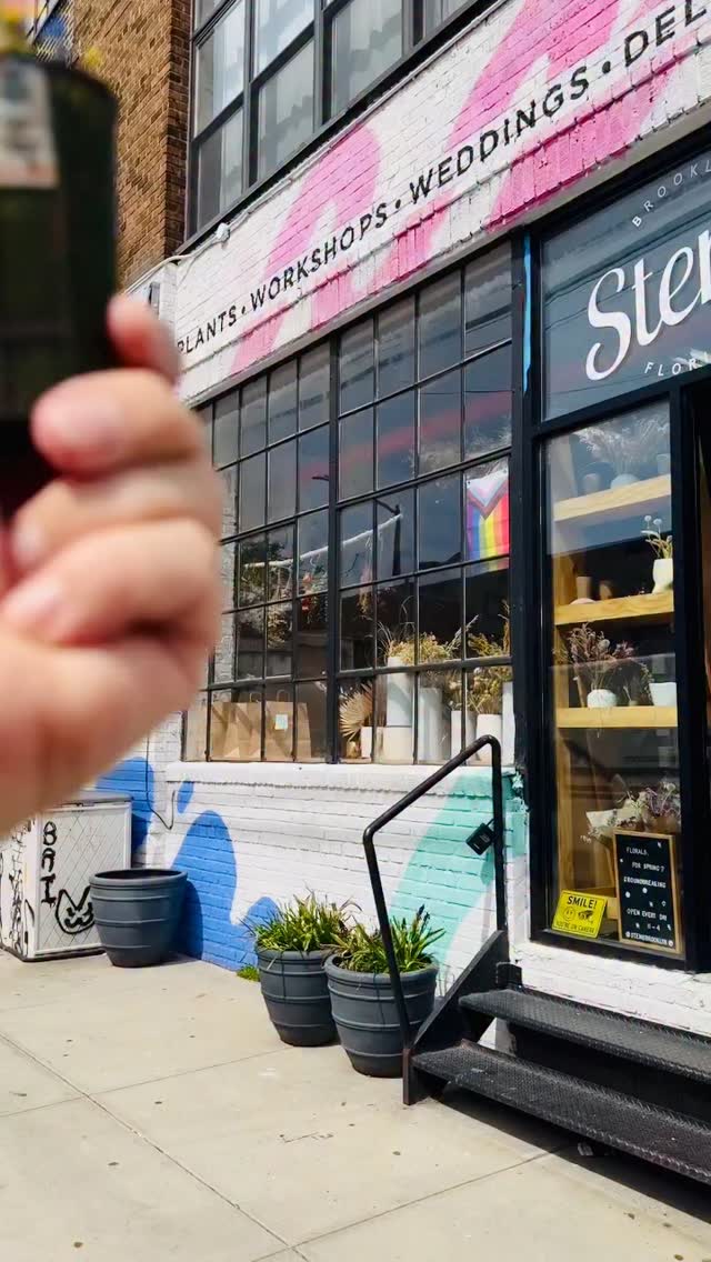 Incredible work by @studio_viola_miniature: spring is springing in NYC 🗽 @stemsbrooklyn #cherryblossom🌸 #miniature #nyc