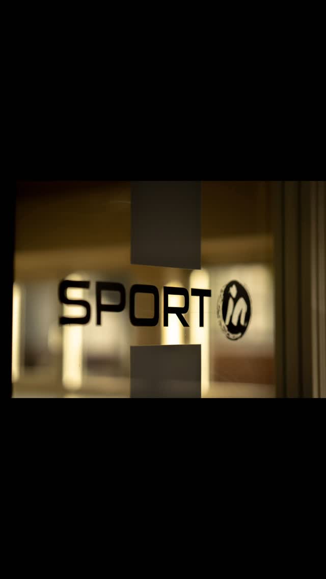 Gestern und heute ab 8 Uhr morgens wieder im Untergeschoss gearbeitet.
Die Halle nimmt richtig Form an.
Spiegel hängt.
EXOPEK Rucksäcke hängen.
Kickboxen, Gracie Jiu-Jitsu und Gracie Bullyproof Jr. Grapplers laufen unten schon.
Jetzt kommt EXOPEK Combative dazu, integriert ins Kickbox Training.
Jetzt wird es ernst.
Alles ist bereit.
Wir freuen uns auf euch.
Euer Sport-in Team. @inantunc77 @hormoz_66 @gracie_jiujitsu_dus #verein #düsseldorf #family #