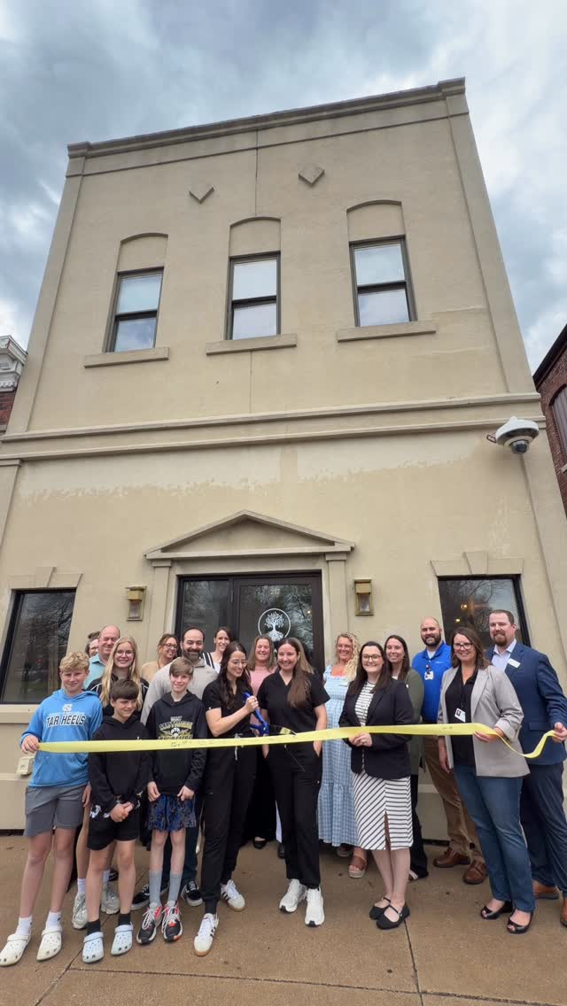 Our official ribbon cutting for our new clinic space! 💙 Thank you to the @macombareachamber ambassador committee for helping us celebrate!
💻Book here —> https://www.midwest-integrative.com
📞 Give us a call —> 309-837-0342
💳 CareCredit —> https://www.carecredit.com/go/553JSV