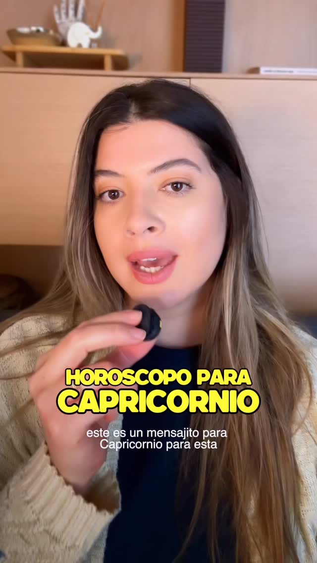 Capricornio, sé que empezar sin tener todo bajo control va en contra de cada fibra de tu ser. Y sé que hacerlo en el terreno de la familia y del hogar, que es donde más vulnerable te sientes, lo hace todavía más difícil. Pero la energía de esta Luna Nueva te está diciendo que ya es momento. Que el plan perfecto no existe y que a veces el primer paso se da temblando.
El stellium en tu casa 4 con tu propio regente ahí es una oportunidad que no se repite fácil. Lo que plantes tiene la capacidad de convertirse en una base mucho más sólida desde la cual construir todo lo demás.
Cuídate mucho por dentro estos días. Tu corazoncito merece la misma atención que le das a todo lo que construyes por fuera.
#astrology #horoscopo #astrología