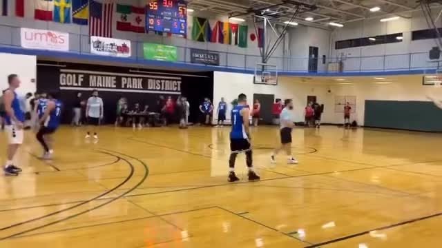 Last Monday, Nick Dallas of Gabos hit the game winning shot as time expired against the number one seed in the league, giving them their first loss of the season.
Join us every Monday at Feldman Gym so you can experience the excitement!