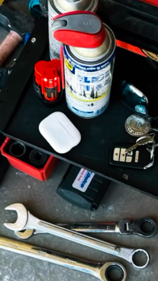 @lambertphoto ‘21 Badlands just got a serious suspension overhaul.
We stepped it up with Bilstein 8112 coilovers, Peak upper control arms, beefed up Rough Country tie rods, and a Rock Jock track bar relocation bracket to help everything work together the way it should. That combo gives the Bronco better stance, stronger front-end components, and a more planted feel both on road and off.
This one is set up to handle bigger terrain, better steering control, and more confidence every time it drops a tire into the rough stuff.
🔧 Products: @bilsteinus 8112 coilovers, @peaksuspension upper control arms, @roughcountry tie rods, @rockjock4x4 track bar relocation bracket. All from @broncooutfittersoffroad
📸 Mobile install & photos: Bear Paw Off-Road, @lambertphoto
🛠️ Tools: @milwaukeetool, @rhinousa 2” retractable ratchet straps
🐾 We come to you trailside or driveway.
#bearpawoffroad #mobilemechanic #bronco #fordbronco #sdbroncos