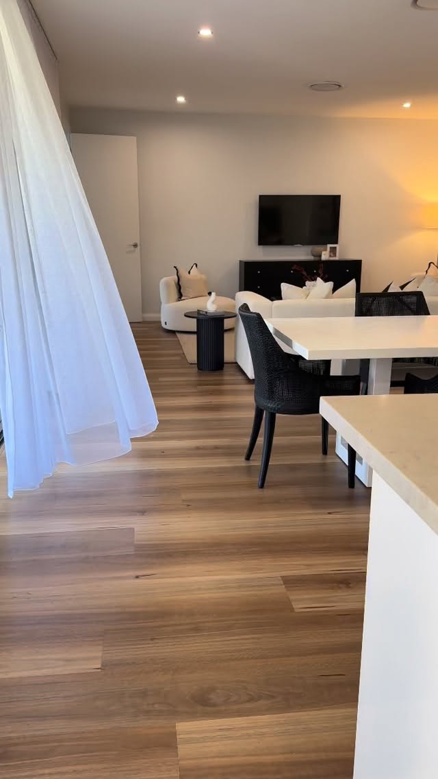 Coming Soon ~ 30 Flintlock Ave 🏡🤎
•• @mypropertyconsultants
#propertystyling
#styledtosell
#elevatedinteriors
#curatedspaces
#presentationmatters