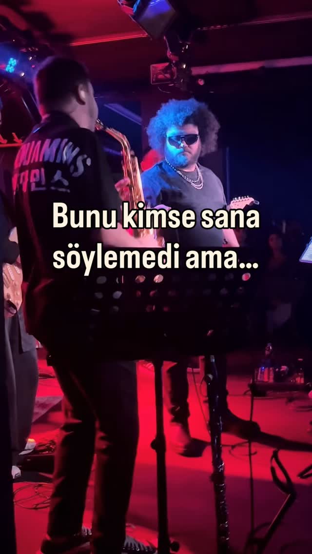 Bazı sound’lar sadece çalışılmaz, yıllar içinde sahnede inşa edilir.
@atakann_oz hocamız, bu birikimi şimdi Saxhane’de öğrencileriyle buluşturuyor.
Sen de yorumlara “Saxhane” yaz ücretsiz ders paketi veya konser bileti kazanma şansı yakala.
Daha yeni başlıyoruz! Hadi sen de gel🎷 @saxhanemusic