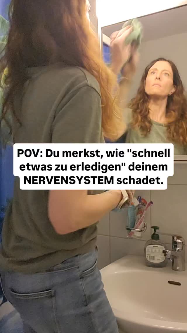 💨Schnell dies, schnell das... unser Alltag ist oft geprägt von To Dos, die möglichst schnell erledigt werden sollen. Wir haben keine Zeit, sind immer im Stress. Wenn du aber alles im Eiltempo machst, kommt dein Nervensystem nicht mehr aus dem Strssmodus raus und du bist früher oder später erschöpft.
🦋Als Mama von hochsensiblen Kindern merkst du sicherlich auch, wie sich der angespannte Zustand deines Nervensystems negativ auf deine Kinder auswirkt.
😮💨Versuche deshalb so oft wie möglich innezuhalten, wenn du merkst, dass du in diesem Modus bist. Stoppe sofort, halte inne, atme tief ein und lange aus und spüre, wir du dich automatisch entspannst.
⬆️Speichere dir das Video für später ab und folge mir gerne für mehr Input zu Hochsensibilität und hochsensitiven Kindern.
Herzlich, Jacky 🦋
COACHING
BERATUNG
HOCHSENSIBILITÄT
HOCHSENSIBLE KINDER
NERVENSYSTEM
EMOTIONSREGULATION
STRESSREGULATION
ABGRENZUNG
POTENTIAL
SELBSTVERTRAUEN
MINDSET