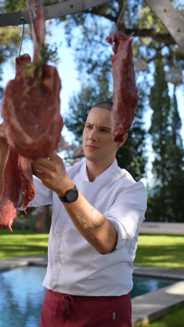 🥂 BBQ, elevated 🥂🔥
Fire, flavour and a setting designed to feel effortless.
At Dani’s Catering, even the most relaxed moments are prepared with care and attention to detail ✨