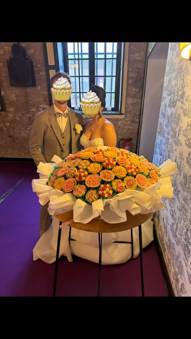 Notre boutique : 43 rue du Chemin de Fer, Lagny sur Marne
#angiescupcakes77 #weddingcakes👩❤️👨 #weddingcupcakes #mariage2026 #mariage2027 @salon_du_mariage_coulommiers