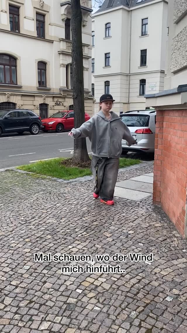 Manchmal weiß man gar nicht, wohin der Weg führt…
und dann landet man genau da, wo man sein soll. 🍃
Ein warmer Tee.
Nette Leute.
Kreativität, die einfach fließt.
Vielleicht führt dich der Wind ja auch zu uns ins Feenhandwerk. ✨
#kreativeauszeit #leipzigliebe #handgemacht #meineauszeit #retreat