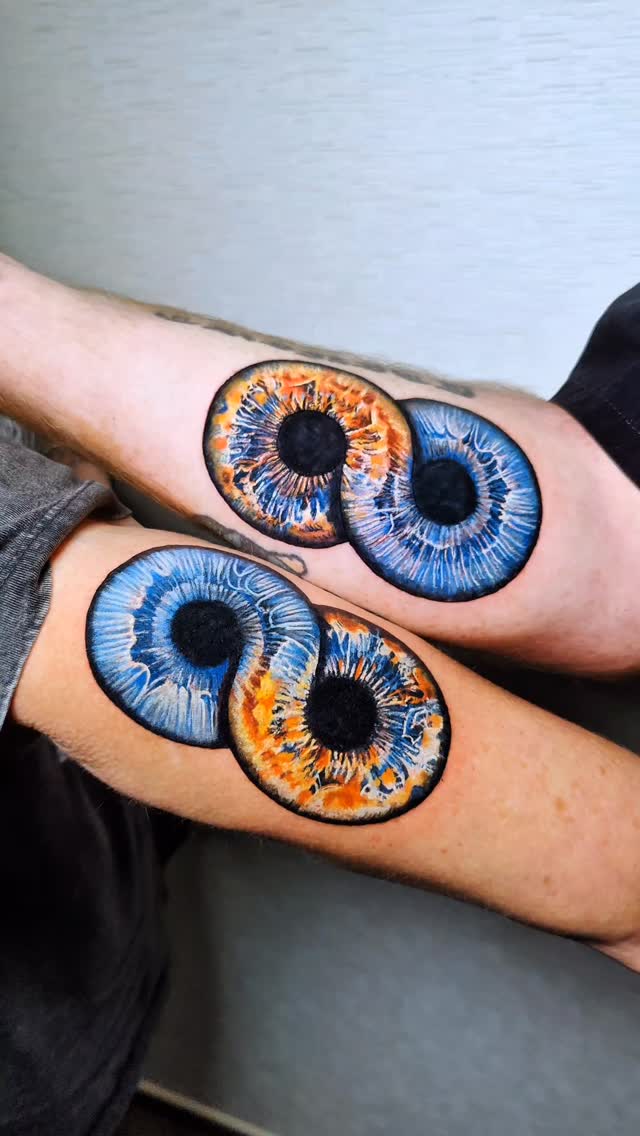 Couples' goals. Lovely couple tattoo if their own irises intertwined together. Your awesome. Thank you Bex and Hamish for a lovely trip and visit and chats and great time overall. Great to meet you team!
...
.
@intenzetattooink @eztattooing @ghostlineapp @afterart.newzealand @inkpro_nz @fkirons @hustlebutterdeluxe #intenze #intenzeink #intenzeteam #afterart #ghostlineapps