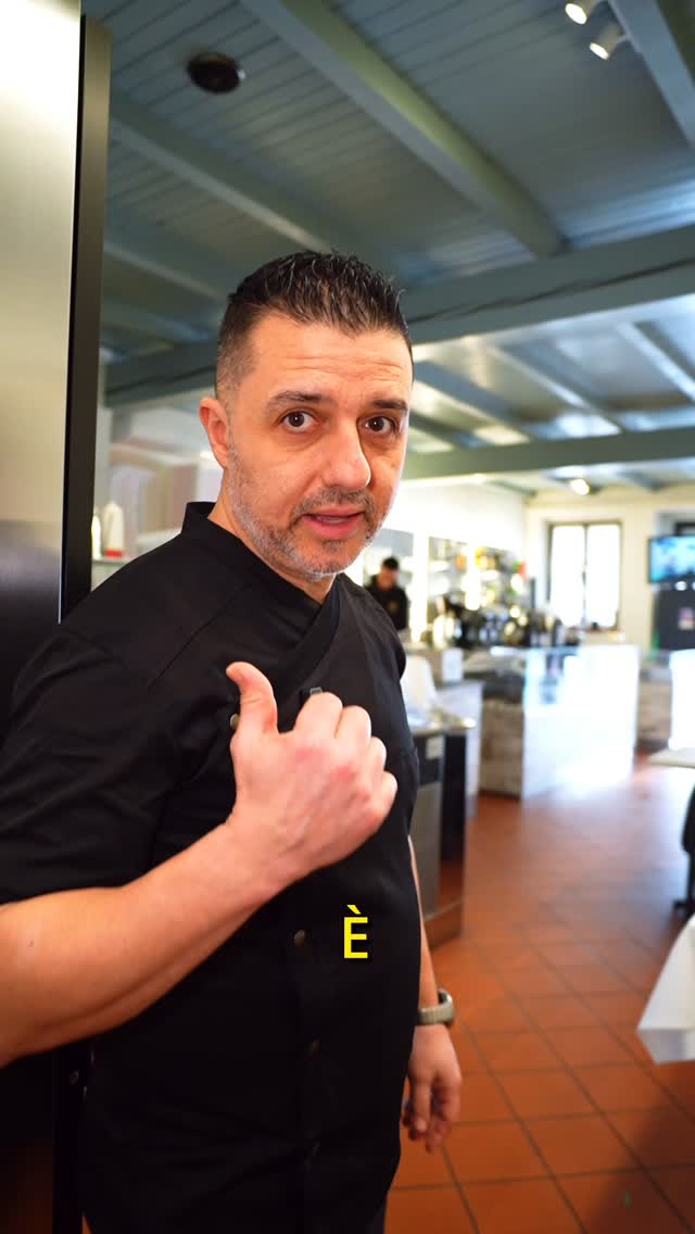 Oggi arriva una comanda di quelle che in cucina si aspettano sempre…
linguine all’astice 🦞🍝
Profumo che non lascia dubbi, intenso, di mare vero.
Quando l’astice è lavorato bene e la pasta è fatta come si deve… il risultato si sente.
Alle Specialità lavoriamo così:
materia prima fresca e piatti semplici, ma curati in ogni dettaglio.
E questo è uno di quelli che non delude mai.
Buon appetito.
📍 Ristorante Pizzeria Le Specialità
Via Europa, 27 – Vigolzone (PC)
📞 0523 870055
#mangiareapiacenza #piacenzafood #linguineallastice #pescefresco #ristorantelepecialità