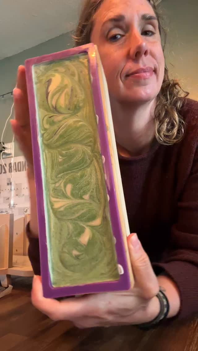 This one’s for all of you out there who have serious scent sensitivities or you want to avoid any added fragrances or essential oils but you still like pretty things. The Beautifully Bare soap is the same amazing soap but is completely scent free and uses only natural colorants like Brazilian yellow clay, charcoal and organic spirulina powder. ❤️
It won’t be ready for opening day but will be available in May @eastonfarmersmarket #artisansoap #shoplocal #naturalskincare #farmersmarketfinds #beautifullybare
