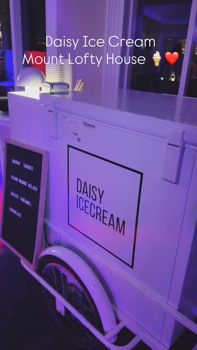 Adelaide Hills magic, golden light & ice cream in hand 🍦🌿
Daisy Ice Cream at Mount Lofty House weddings just hits different ✨
Enquire now for 2026 & 2027 dates 🤍
DM us or check out our website www.daisyicecream.com.au for more info!
#adelaideweddings #adelaidecatering #weddingadelaide #adelaidehills #adelaidefood
