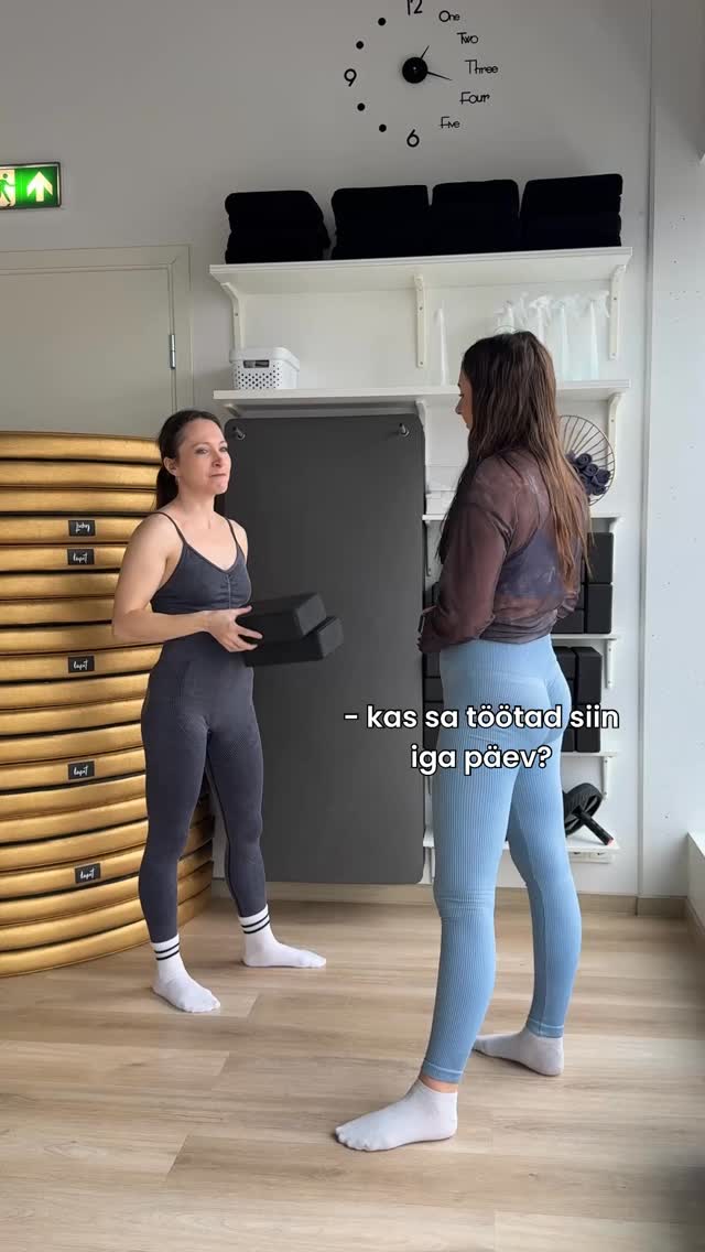 Kui töötad juba nädal aega järjest… 😄
Kõik Deesse treenerid armastavad oma õpilasi ja oma tööd nii väga,
et vahel tundub, nagu meid ei lastakski siit ära 😄
Aga tegelikult ei tahagi me ise siit ära minna:
armsad õpilased, südamelähedane töö ja soe õhkkond — kuidas saakski siit lahkuda? 💛
Sellepärast ootame teid iga päev rõõmuga trenni —
tulge liikumise, hea tuju ja selle erilise atmosfääri pärast, kuhu tahaks ikka ja jälle tagasi tulla ✨