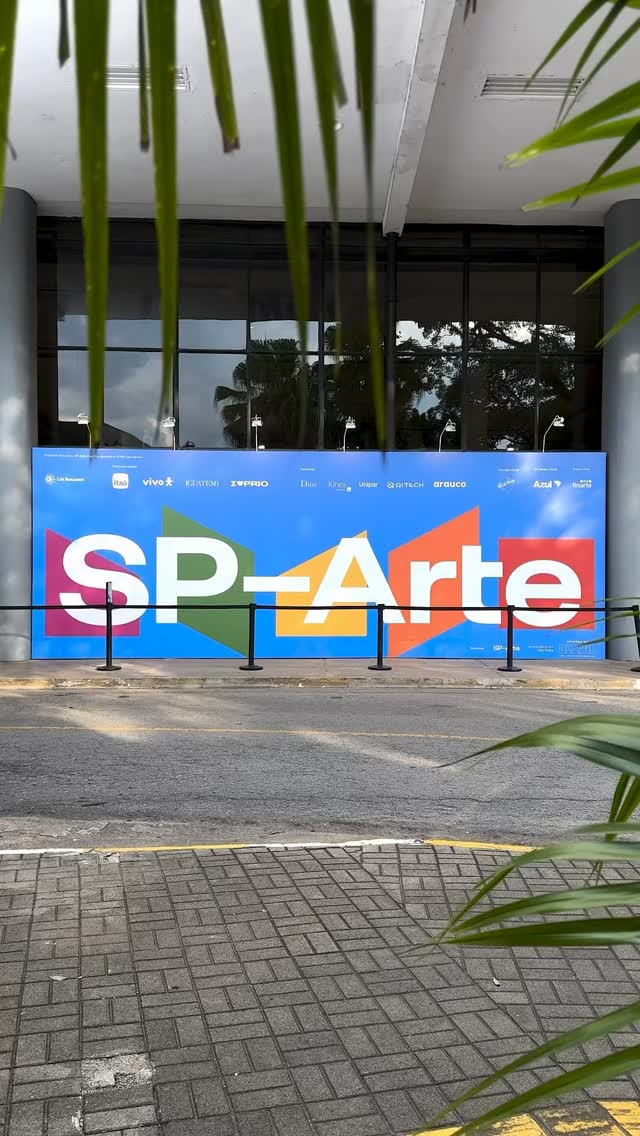 Na SP-Arte 2026, cada detalhe do projeto de @erikbonissato traduz a força do design autoral — e a @arthurdecor tem orgulho de integrar essa experiência com soluções @hunterdouglasbrasil que valorizam a arquitetura e ampliam a linguagem dos interiores.
Para arquitetos e designers, nosso compromisso vai além do fornecimento: entregamos curadoria, precisão técnica e suporte especializado para transformar conceito em execução impecável.
Conte com a Arthur Decor para especificar soluções sob medida para os seus projetos.
#ArthurDecor #HunterDouglas #SPArte2026 #ArquiteturaDeInteriores #DesignDeInteriores ErikBonissato EspecificaçãoArquitetônica