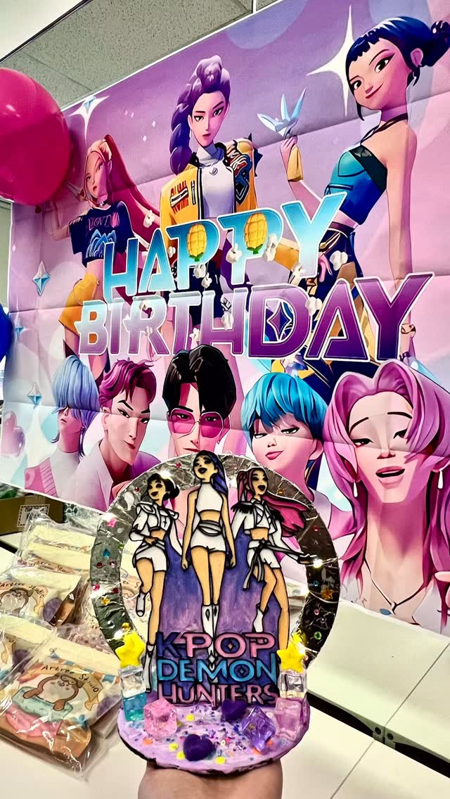 💜 𝐃𝐞𝐦𝐨𝐧 𝐇𝐮𝐧𝐭𝐞𝐫𝐬 𝐁𝐢𝐫𝐭𝐡𝐝𝐚𝐲 𝐏𝐚𝐫𝐭𝐲 𝐓𝐡𝐫𝐨𝐰𝐛𝐚𝐜𝐤 🎉
A day filled with creativity, laughter, and lots of purple 💜Kids enjoyed painting, decorating, and bringing their 𝑲𝑷𝑶𝑷 𝑫𝒆𝒎𝒐𝒏 𝑯𝒖𝒏𝒕𝒆𝒓𝒔 artwork to life 🎨
Each piece turned out so unique and shining💫
And of course… birthday cake made the day even sweeter 🎂 Such a fun and memorable celebration 💛
Looking for a unique birthday party idea?
Celebrate with creativity at 𝐀𝐫𝐭𝐫𝐞𝐞 𝐒𝐭𝐮𝐝𝐢𝐨! 💛
🎉 𝐁𝐢𝐫𝐭𝐡𝐝𝐚𝐲 𝐏𝐚𝐫𝐭𝐲 𝐁𝐨𝐨𝐤𝐢𝐧𝐠 𝐀𝐯𝐚𝐢𝐥𝐚𝐛𝐥𝐞
📍 Richmond BC
#ArtreeStudio #BirthdayParty #KidsBirthdayParty #CreativeParty #RichmondBC
—————————————————————
🪄Follow our IG:
@artreeworkshop.ca (AdultsArt)
@artreepottery.ca (PotteryArt)
@artreestudio.ca (KidsArt)
📲 +1(778)636-6386
📧 info@artreestudio.com/ pottery@artreestudio.com
🌐www.artreestudio.com
📍 Unit 1228 & 1288, 2/F, 3779 Sexsmith Road, Richmond, BC