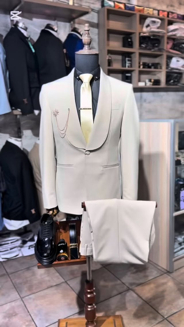 Check out this outfit only at our shop…..
* Suit - R1650
* Shirt - R650
*Brooch-150
* Necktie - R150
* Belt - R250
* Cologne - R500
* Shoes - R750
* Total - 3350
www.mandmformalclothing.com…. Update your wardrobe only at M&M Formal Clothing
#mandmformalclothing #creatorsearchinsight #southafrica #steezybwoi #matric2026