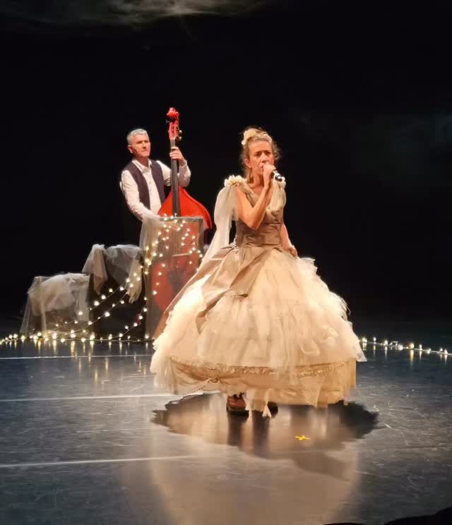 Un gigantesque big up pour les contributeurs au projet « Madame Paule à Avignon » !
Elle a choisi l’option « Je suis Madame Paule » :
- Claire Jodet 💕
Il a choisi l’option « Je soutiens le projet » :
- Alain Chabaudie 🎶
Grâce à toutes ces merveilleuses contributions, nous sommes déjà à 51% de notre collecte pour envoyer Madame Paule en Avignon !!!
Et en plus ils auront droit à de supers contreparties !
Et vous, quelle option choisirez-vous ?
LINK IN BIO
https://www.helloasso.com/associations/ideals-theatre/collectes/madame-paule-mise-a-nue
#soutien #spectaclevivant #thankyou #culture #music