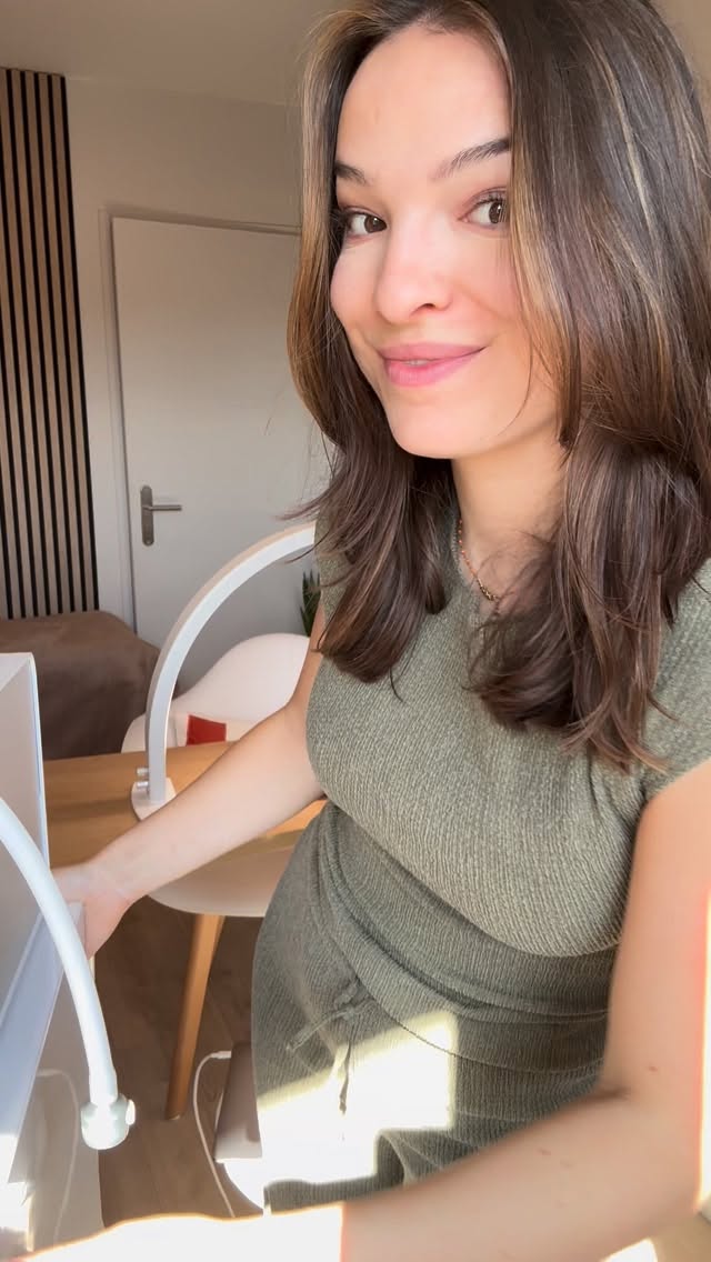 ✨ Offre de Lancement – Soin Minceur & Anti-Cellulite
Découvrez la technologie DX Light signée Starvac, associée au Stretching Cellulaire, pour des résultats visibles et durables.
💎 Offre découverte
40€ la séance au lieu de 55€
👉 3 zones comprises : fesses, cuisses, ventre
🎁 Bilan personnalisé OFFERT
🌟 Les résultats
Lissage de la cellulite
Peau plus ferme et tonique
Silhouette affinée
Effet drainage et sensation de légèreté
📈 Cure recommandée
Pour des résultats optimaux :
10 séances (2 séances / semaine)
💰 Forfait Lancement
400€ les 10 séances + 1 OFFERTE
⏳ Offre limitée
Places limitées pour garantir un accompagnement personnalisé.
📅 Réservation
Prenez rendez-vous dès maintenant et commencez votre transformation.