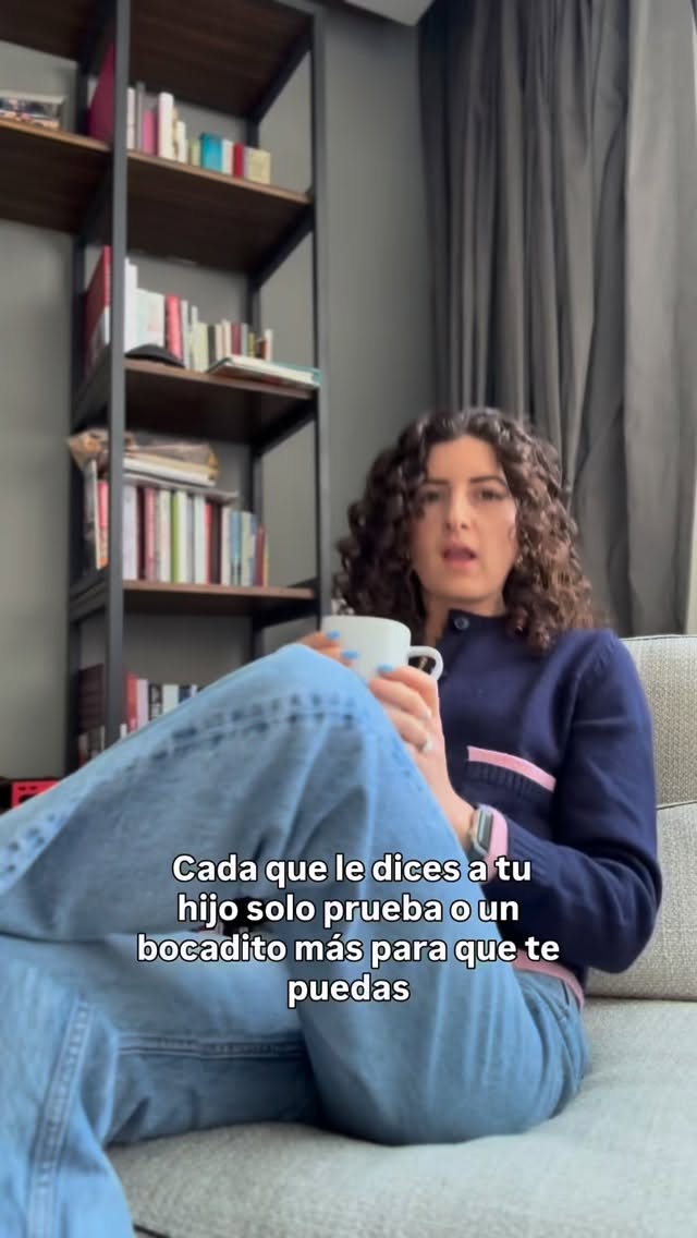 No significa que entonces te debas de conformar con que no pruebe nada nuevo o que no coma nada! Pero lo que sí te digo es que esas estrategias son contraproducentes! Para saber realmente que SI DEBES HACER
Escribe Guía y te cuento cómo te puedo ayudar con mi protocolo de ACEPTACIÓN PROGRESIVA