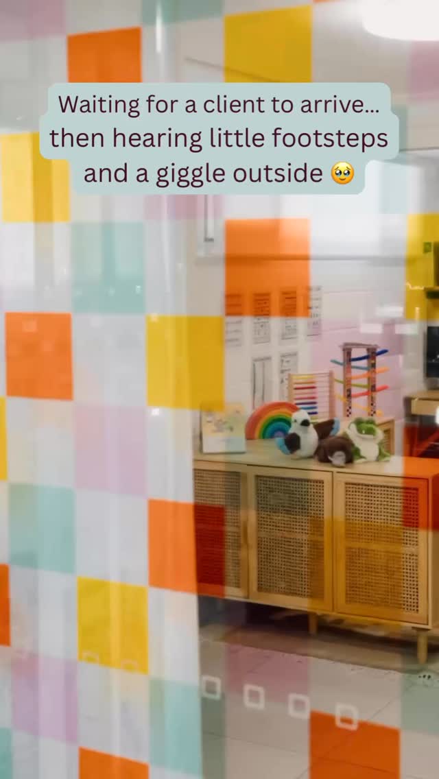 Never gets old 🥹🥹
Those tiny footsteps and giggles 👣🩵
#eachspeechpearplum #speechpathologyaustralia #speechpathology #brisbanespeechpathology