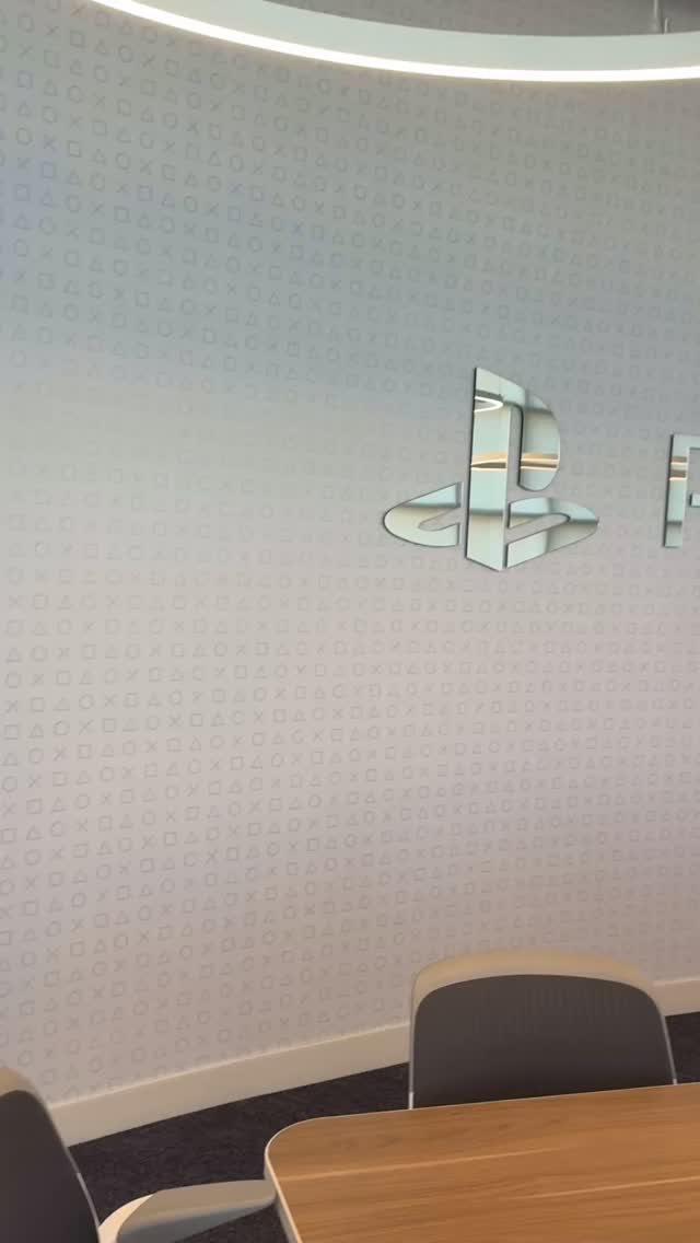 Join me for a mini tour of @playstationca headquarters 🎮👀
I was invited for an early sneak preview of @housemarque ‘s #saros and couldn’t help take a look around. So many cool collectibles and plenty of awesome memorabilia from eras of #playstation 💫
My full preview of the first 3 hours of SAROS is now live 🔴 via @bestbuycanada #bestbuyblog 🏷️ and dappertux.com 🤵🏻
