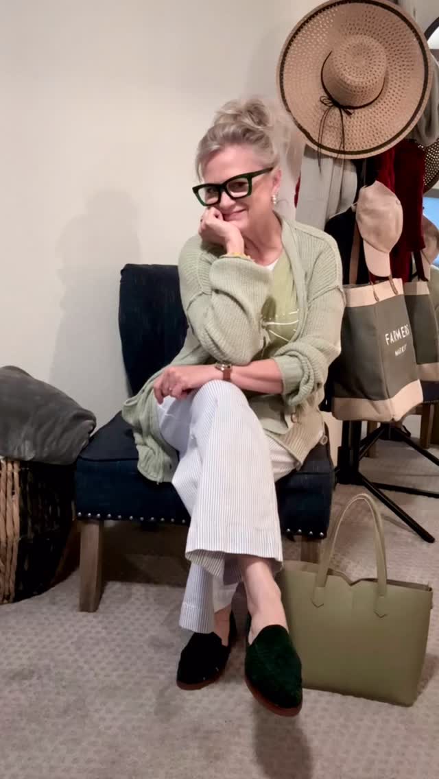 Yesterday was the hardest day yet… That 24 hours felt like a full week. I’m thankful 😌 for friends that text me, pray for me, and invite me to sit with them. And I’m thankful for another sunrise 🌅 … Wearing all the shades of green today. I think they go well with my pinstripe jeans from @charliebcollection. I’ll link the jeans 👖 and tee in stories. A sweet friend invited me for a picnic, 🧺 then another sweet friend is going to the movies with me. I have some wonderful friends… Including all of you. Happy Tuesday. #thymemag #imisshim #hardday