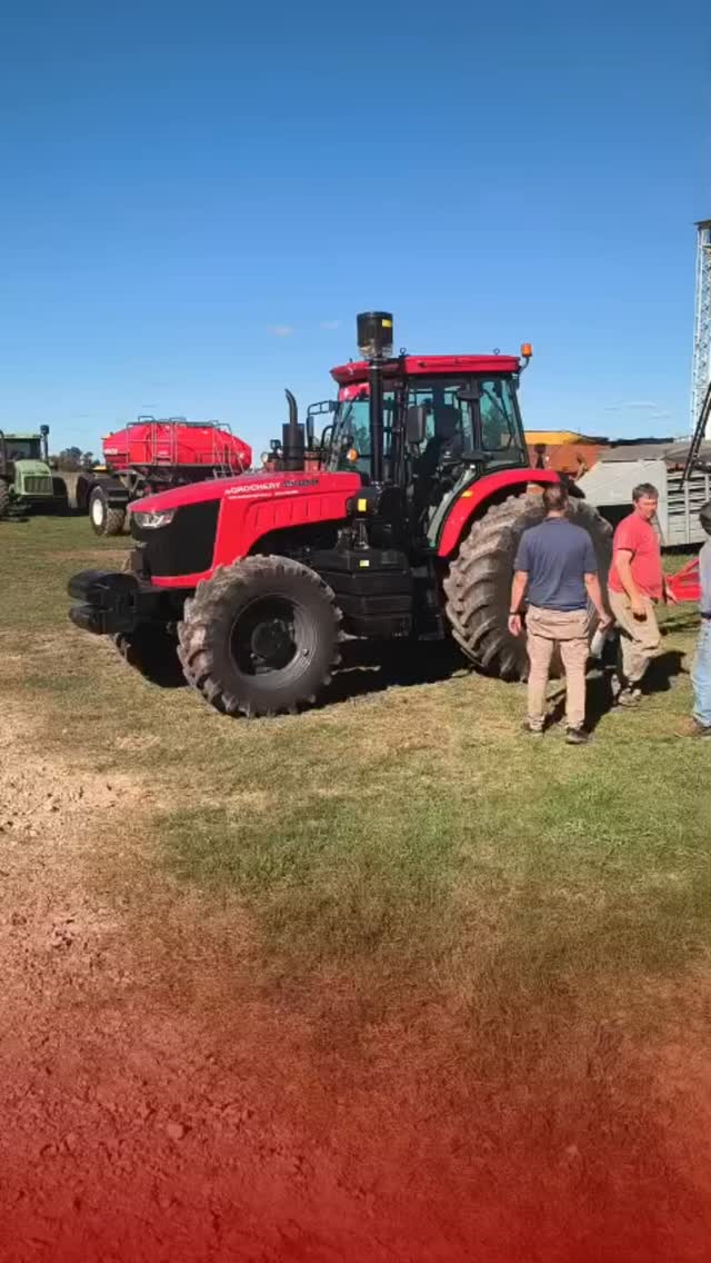 ¡DOBLE INCORPORACIÓN, MÁXIMO RENDIMIENTO! 🤝✨
Es un orgullo acompañar a productores como Juan José Brane que apuestan fuerte al trabajo diario. Se lleva un conjunto ideal: la tracción inagotable del Chery de 180 HP y la eficiencia en el terreno del Rolo JyM Moro.
👉 ¿Estás pensando en renovar tu parque de maquinaria? Contactanos hoy mismo y encontremos tu próxima unidad.
#Agro #Maquinaria #TrevorAgro #CheryArgentina #Rolo