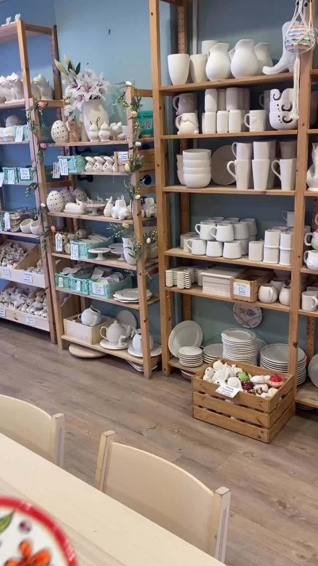 We hope you have plans for a lazy Sunday today Newbury! We are fully booked today for pottery painting but do have To Go kits available and are open until 4.30pm for collections