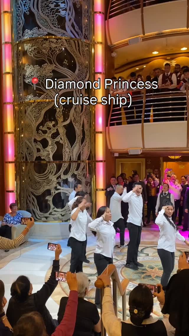When the crew becomes the entertainment — and absolutely steals the show! ✨
#anarcheltravel #cruiseplanner #diamondprincess #cruise #trinitiktok