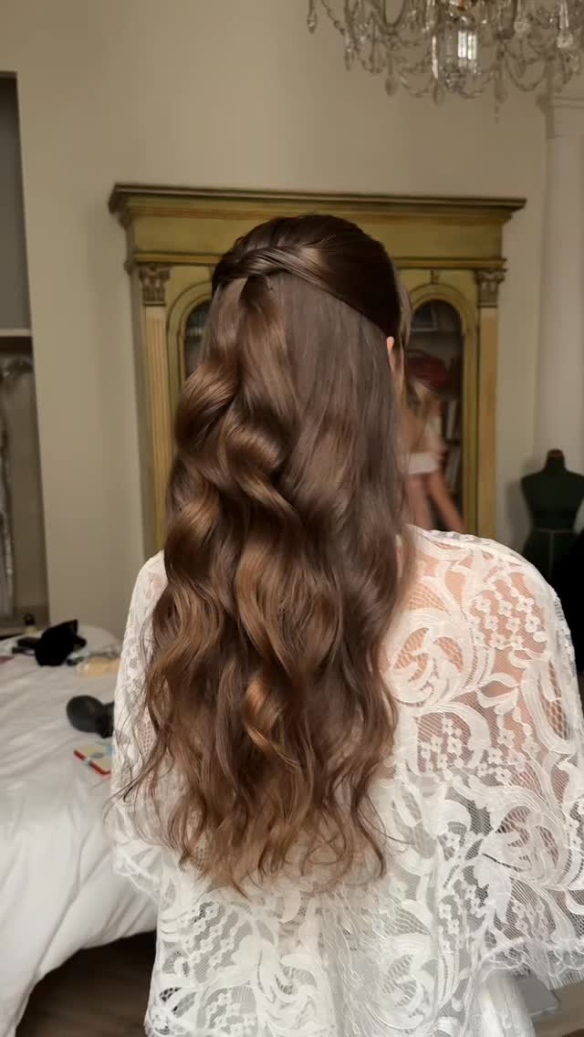 Dream wedding in Tuscany starts like this… ✨
Anna Kate from Tennessee — one of our very first brides of the 2026 season 🤍
Getting ready at the iconic Villa Corsini, surrounded by timeless Italian beauty.
Soft glam makeup, elegant bridal hair, and that effortless glow every destination bride dreams of.
If you’re planning a destination wedding in Italy, this is your sign to book your bridal beauty team early.
BLBS Management — trusted by 400+ brides every year across Italy 🇮🇹
📍 Tuscany | Lake Como | Lake Garda | Rome | Umbria
📩 Inquire via Instagram or website
#makeuptuscany #makeupartisttuscany #tuscanymakeupartist #weddingmakeuptuscany