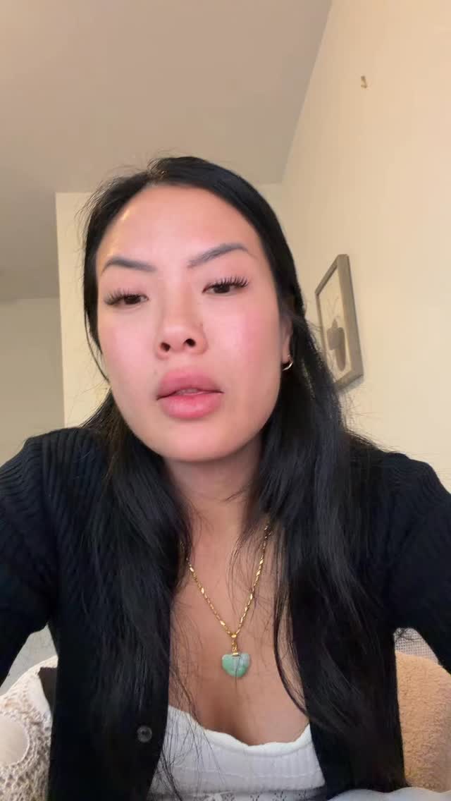 ✨ ECZEMA LIFESTYLE AUDIT ✨
If your eczema is flaring, here’s what you should be looking at over the past month:
- Were you stressed?
- Running on less than 6 hours of sleep?
- Always rushing from one thing to the next?
- Never giving yourself real breaks?
- Saying yes when you wanted to say no?
- Drained by the people around you? 👀
Eczema flares isn’t just about what you eat. A part of your lifestyle is also your environment, your workload, your boundaries, and where your energy is going every single day.
Follow for more eczema tips @juliachien.rd
#eczemahealing #eczemarelief #rootcausehealing #nervoussystemhealing #inflammationrelief