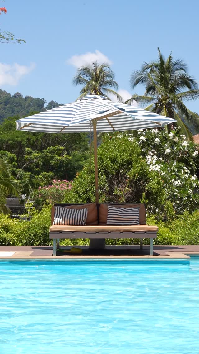 Poolside paradise… Long Beach Chalet feels like a dream you never want to wake up from💙🌴
#kohlanta #longbeachchalet #paradise #thailand