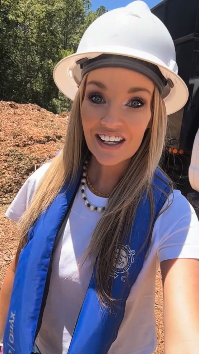 SHE DOESN’T WORK THERE!!
Today is National Wear Your Life Jacket at Work Day and the start of National Safe Boating Week (May 16-22). One of the best ways to stay safe on the water is easy - just wear a life jacket!
#nationalwearyourlifejackettoworkday #nationalsafeboatingcouncil #boats #funny #fishing