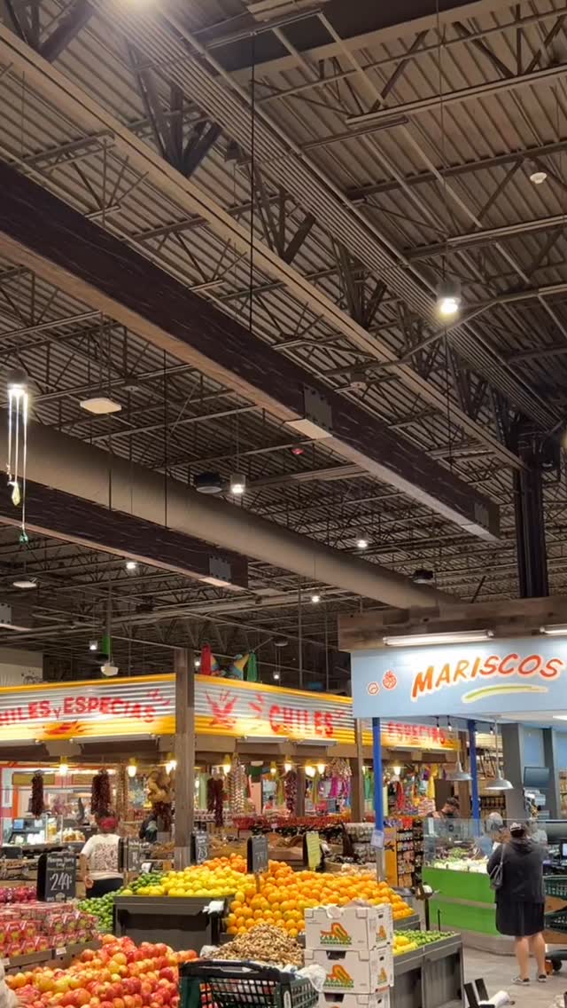 We recently visited Mercado González Northgate Market in Costa Mesa and wow was it amazing! The tacos were incredible, the pastries were so fresh and soft, and almost everything was homemade (and delicious)! We highly recommend the tacos Al Pastor, El Moro churros, and aguas frescas! 🌮🤩