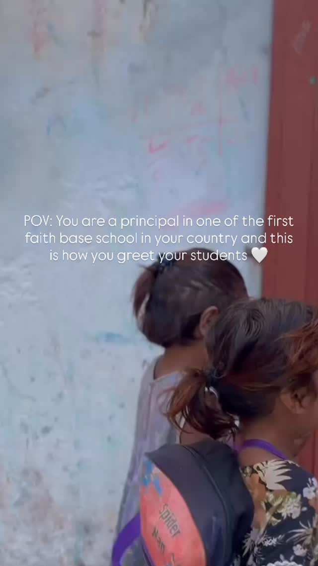 There is nothing more empowering than starting the day with an encouraging handshake. 🫱🏻🫲🏾
Start their day the right way. ✝️
Share with your favorite principal and tag their name in the comments 🤍
GOD IS GOOD 🙌
Follow our mission 🙏🏼
#principal #school #education #student #starttheirdaytherightway