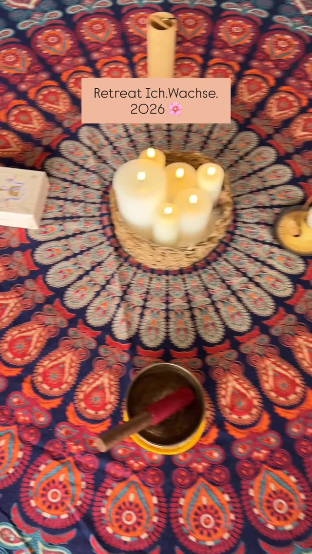 Ein paar Momente.
Und doch so viel mehr.
ICH. WACHSE. 2026 war kein Retreat, das man einfach „macht“.
Es war ein Raum, in dem Frauen sich wieder gespürt haben.
In dem Gedanken leiser wurden und Visionen lauter.
Zwischen Meditation und Bewegung.
Zwischen Journaling und ehrlichen Gesprächen.
Zwischen Tanz, Yoga und diesem einen Moment, in dem du merkst:
Da entsteht gerade etwas Neues in mir.
Wir haben nicht nur Visionen gestaltet
wir haben begonnen, sie zu fühlen.
Und genau dort beginnt Wachstum 🌱
Ich bin so dankbar für jede einzelne Frau, die diesen Raum mit Leben gefüllt hat.
Und vielleicht war da auch ein Teil von dir, der beim Zusehen gespürt hat:
Da möchte ich hin 🌸
Es gibt 2026 noch zwei Termine für Retreats mit mir - informiere dich gerne auf miriambirngruber.at oder schreibe mich direkt an ✨
#ichwachse #unboundretreat #wertevisionenziele #innergrowth #miriambirngruber